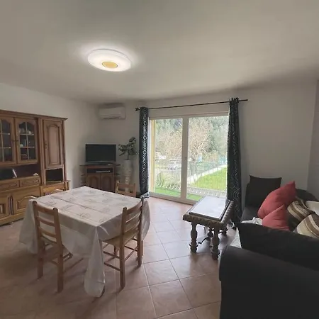 Au Bord Du Golo *